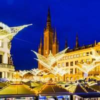 Weihnachtsmarkt zwischen Landtag und Rathaus in Wiesbaden