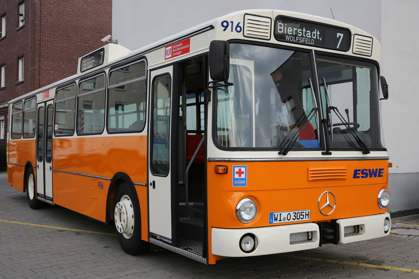 Oldtimer-Bus aus dem Jahr 1983, Daimler-Benz O305