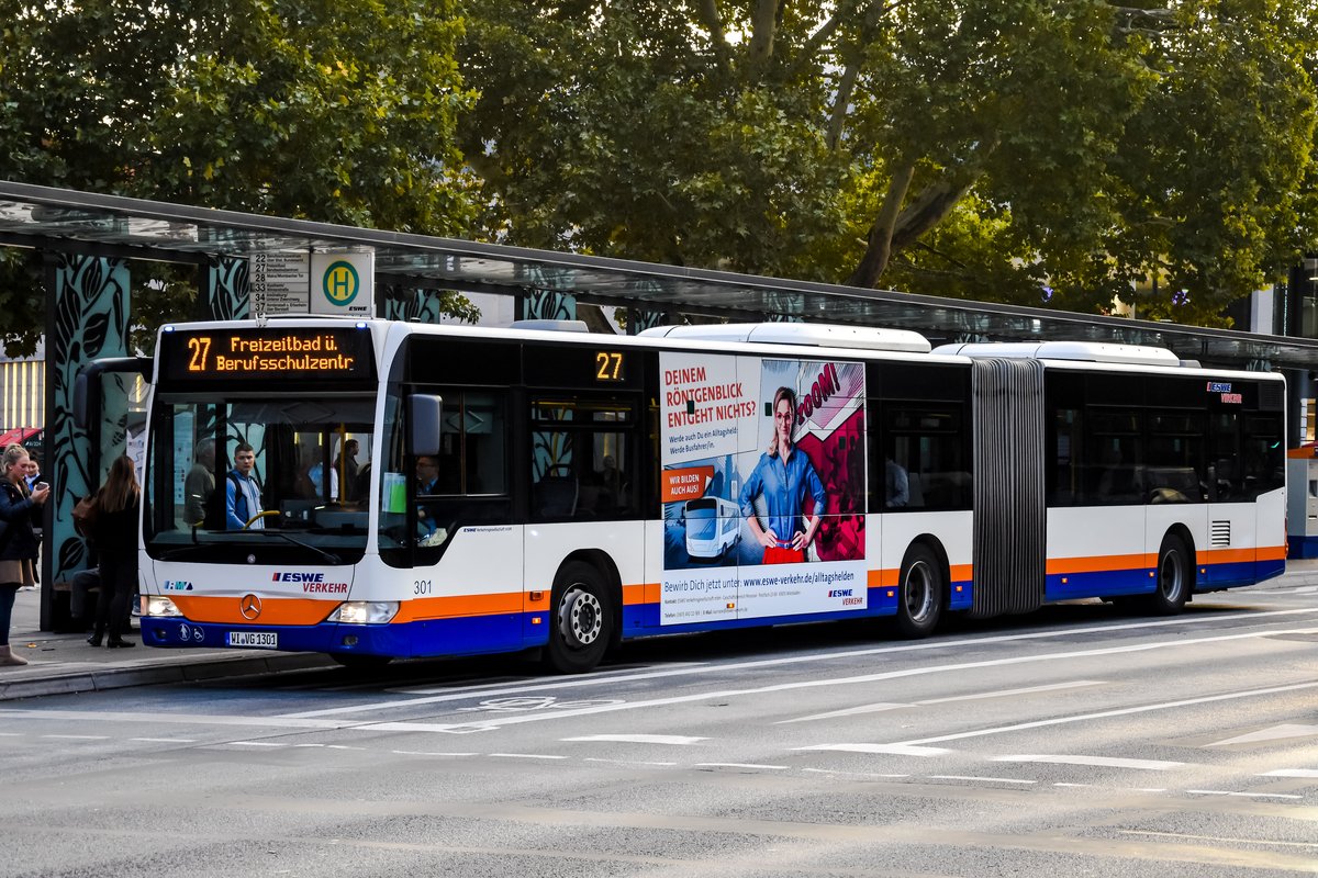 Bus mit ESWE-Vekrehr-Alltagshelden-Werbung